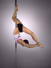 Inside Leg Cocoon - Pole Dance